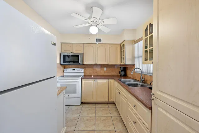 Unit 206 photo 5