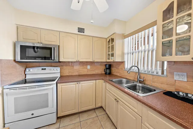 Unit 206 photo 6