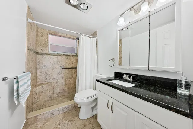 Unit 206 photo 11
