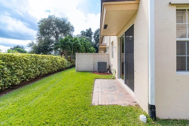  Residence photo 6