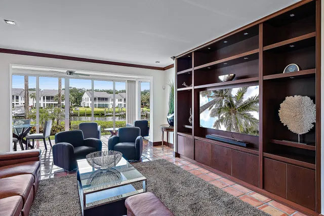 Admirals Cove Residence photo 4