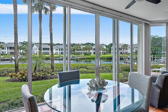 Admirals Cove Residence photo 8
