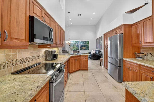  Residence photo 14