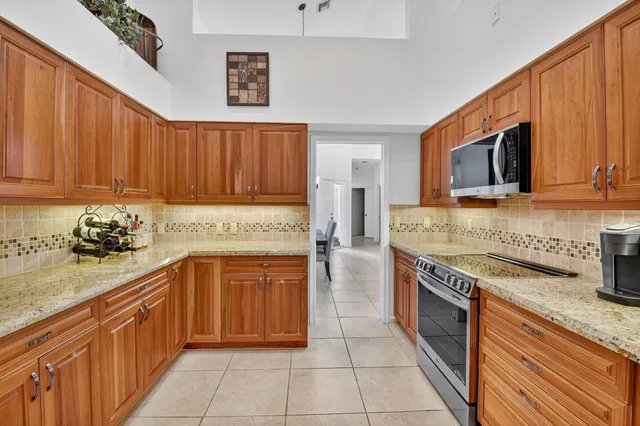  Residence photo 15