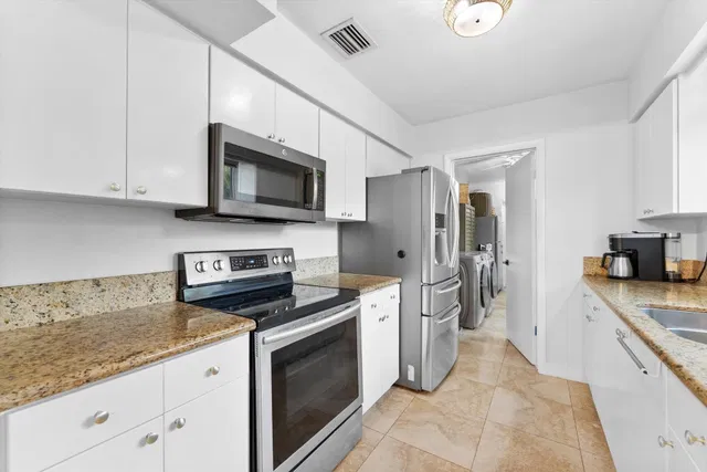 Residence photo 16