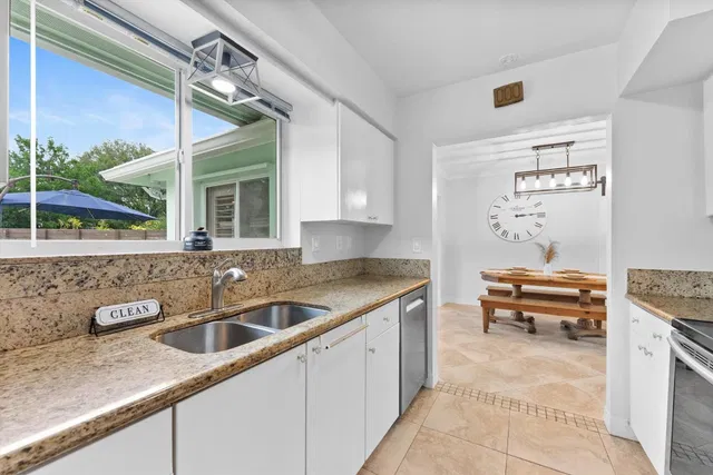 Residence photo 19