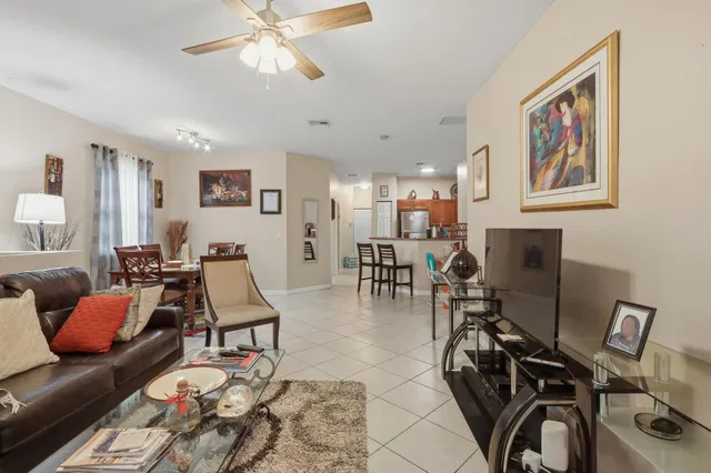 Residence photo 3