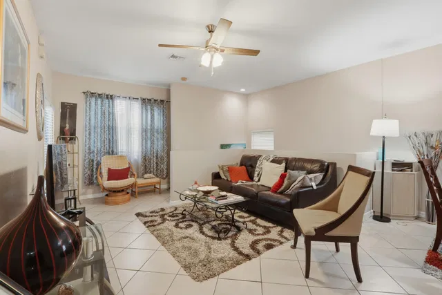 Residence photo 5