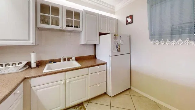Unit 209 photo 6