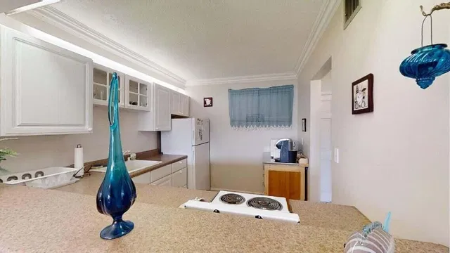 Unit 209 photo 7