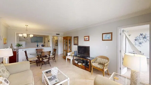 Unit 209 photo 9