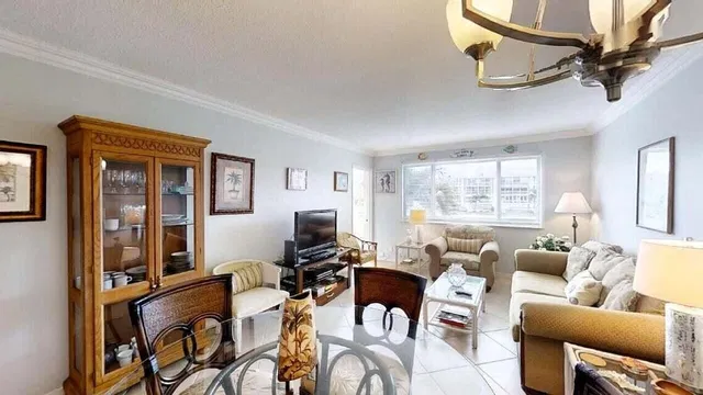 Unit 209 photo 10