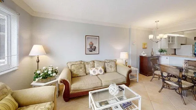 Unit 209 photo 11