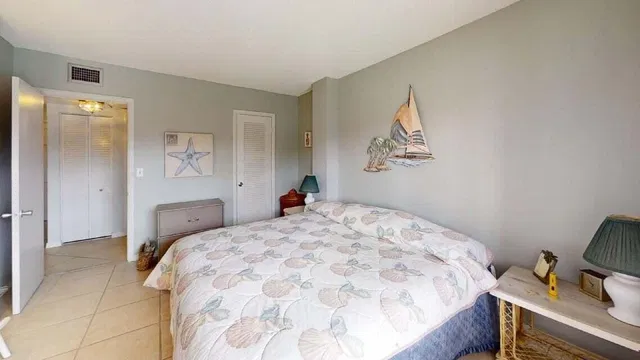 Unit 209 photo 13