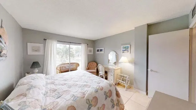 Unit 209 photo 14