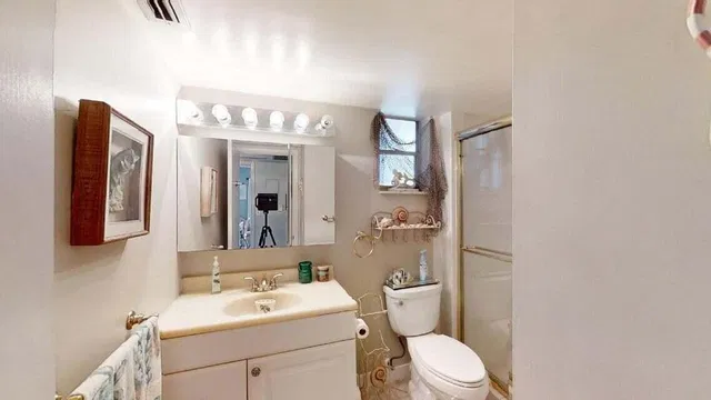 Unit 209 photo 15