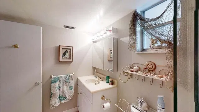 Unit 209 photo 17