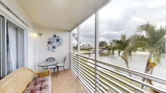 Unit 209 photo 18