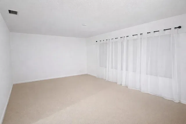 Unit 1294 photo 7