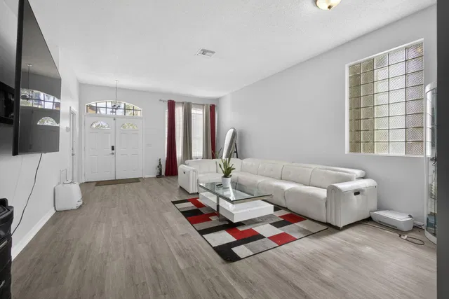 Residence photo 8