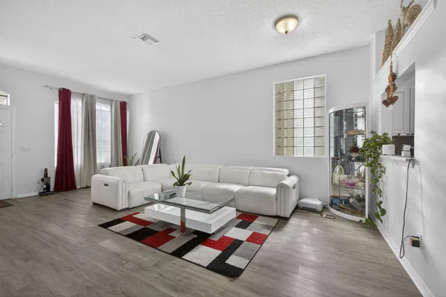 Residence photo 9