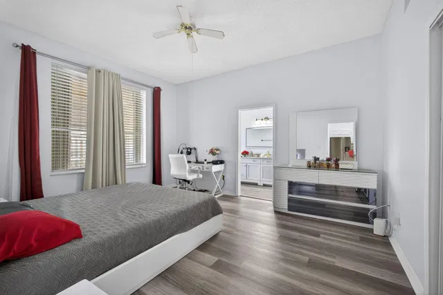 Residence photo 18