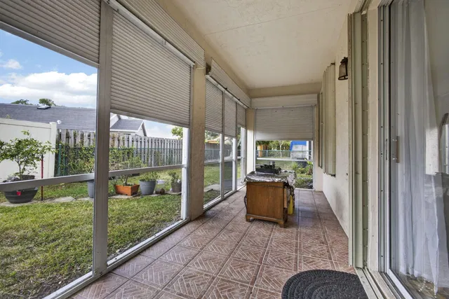Residence photo 31