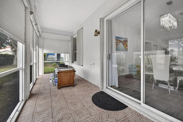 Residence photo 32