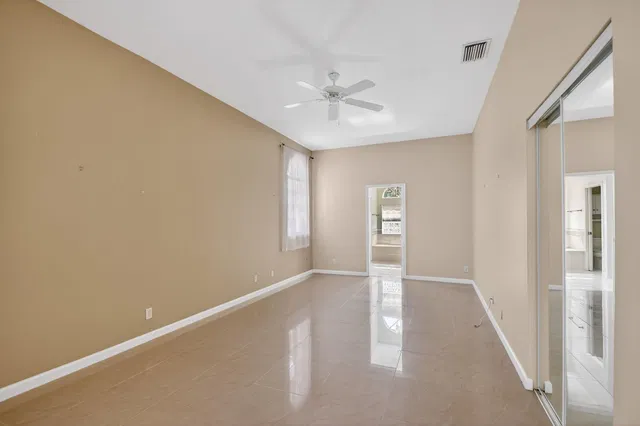 Residence photo 16