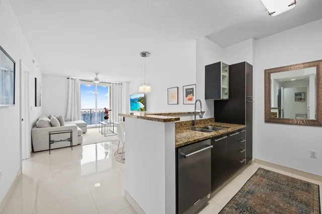 CityPlace South Tower Unit 1614 photo 3