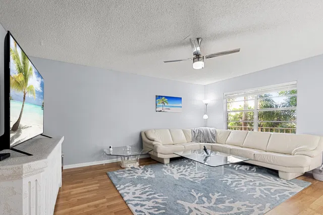  Residence photo 4
