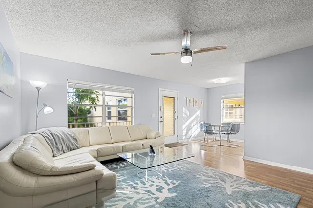  Residence photo 5