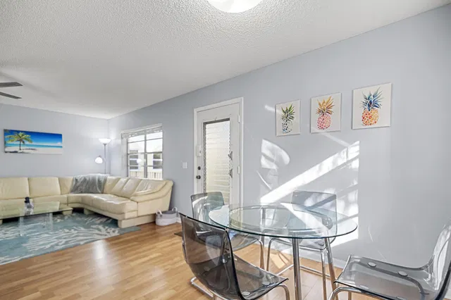  Residence photo 8