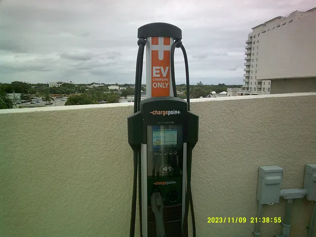  Unit 605 photo 5
