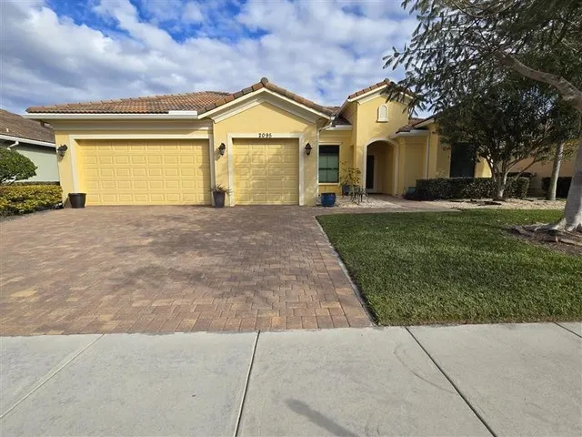 Residence photo 2