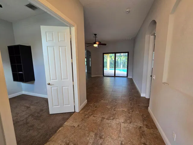 Residence photo 3