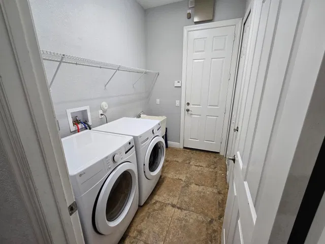 Residence photo 26