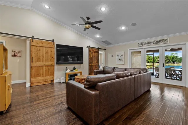 Residence photo 18