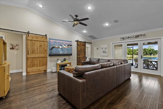 Residence photo 19