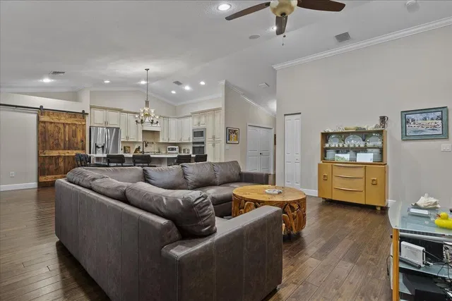 Residence photo 22