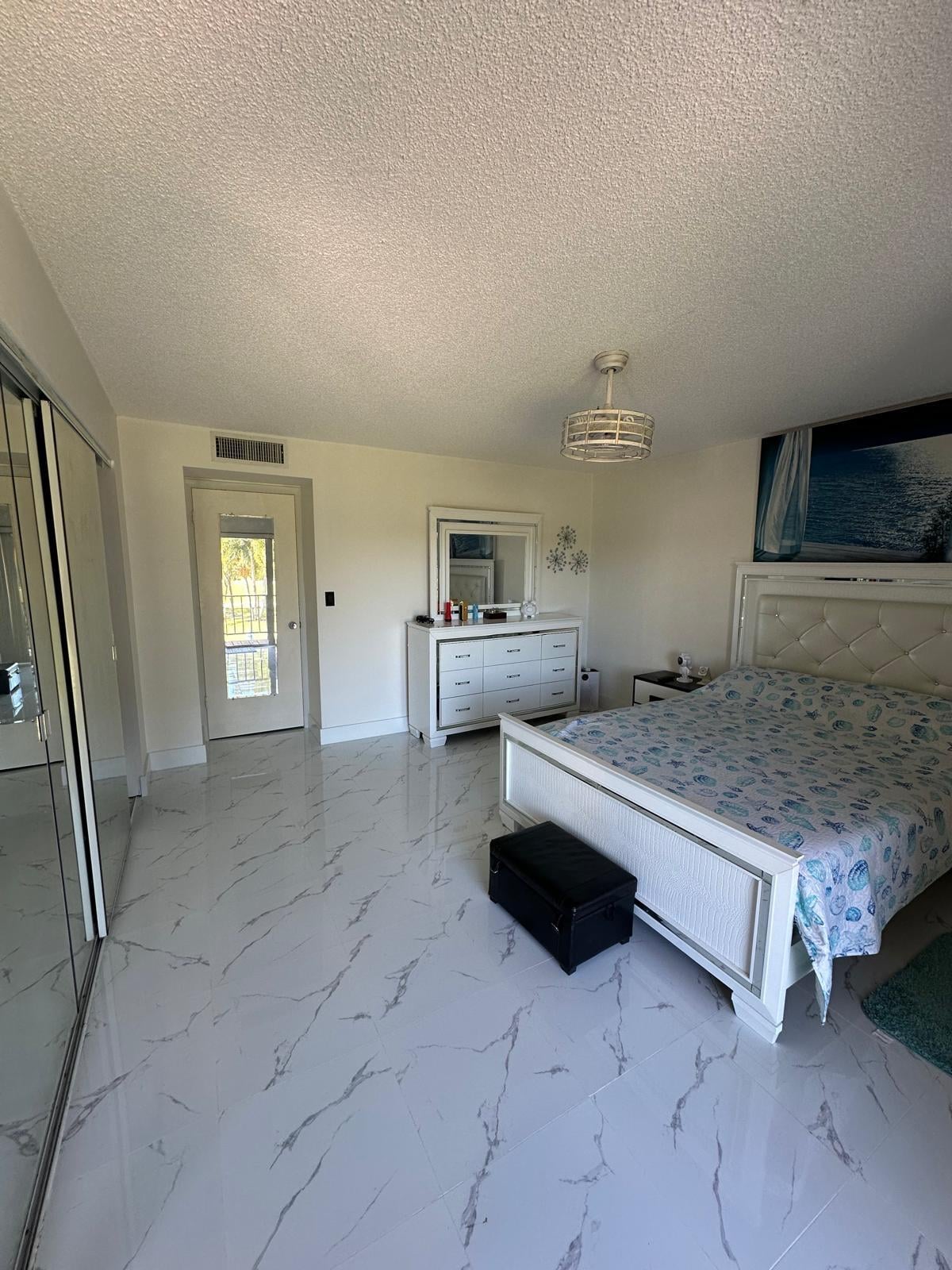 Residence photo 5