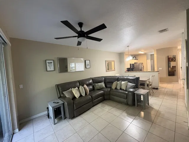  Residence photo 6