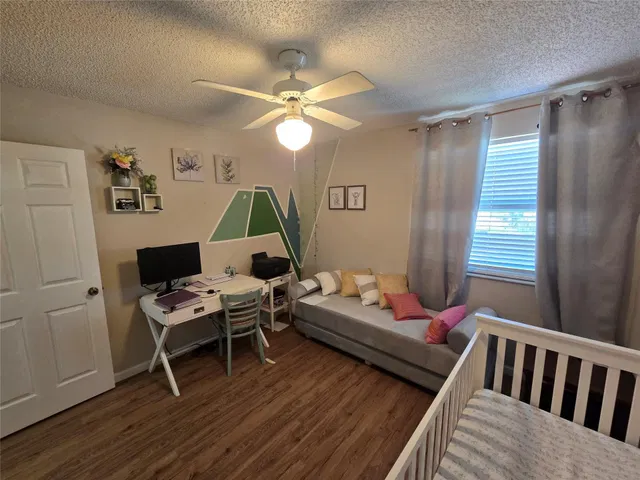 Residence photo 32