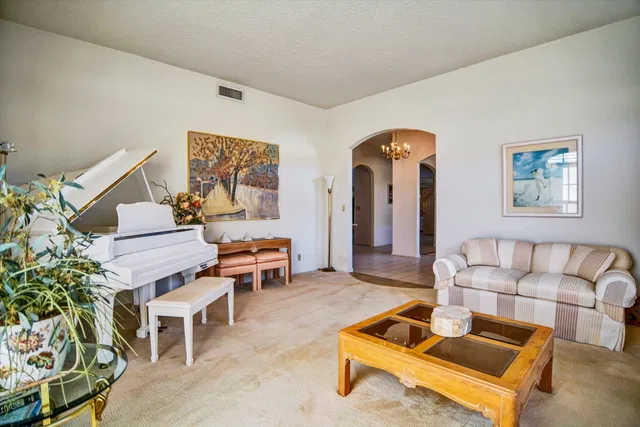 Residence photo 5
