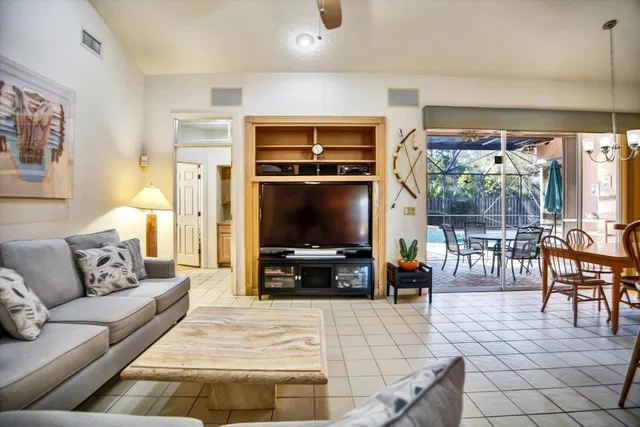 Residence photo 12