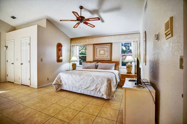 Residence photo 14