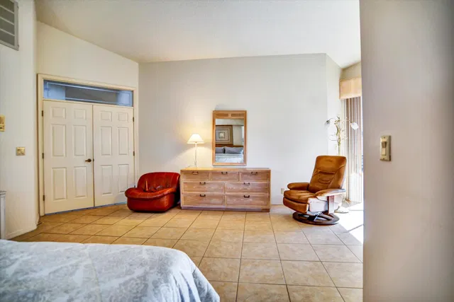 Residence photo 16
