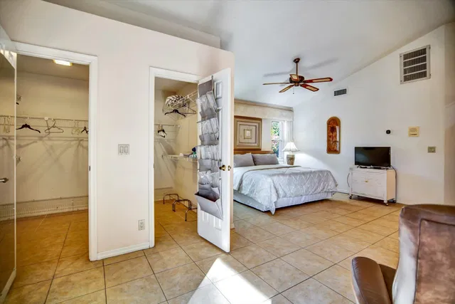 Residence photo 17