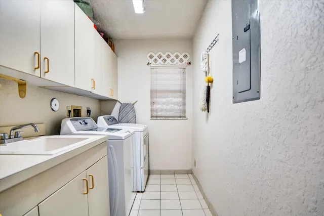 Residence photo 30
