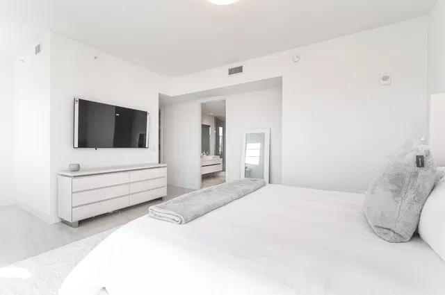 Tower 155 Unit 1103 photo 23